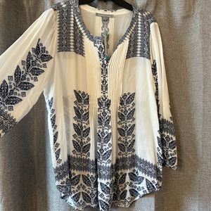 NWT M Daniel Rainn flowy blue and white rayon top. Stitch Fix Exclusive.